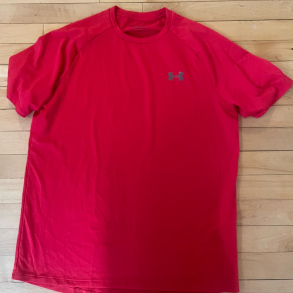 2 men’s medium under armor 1 blue 1 red